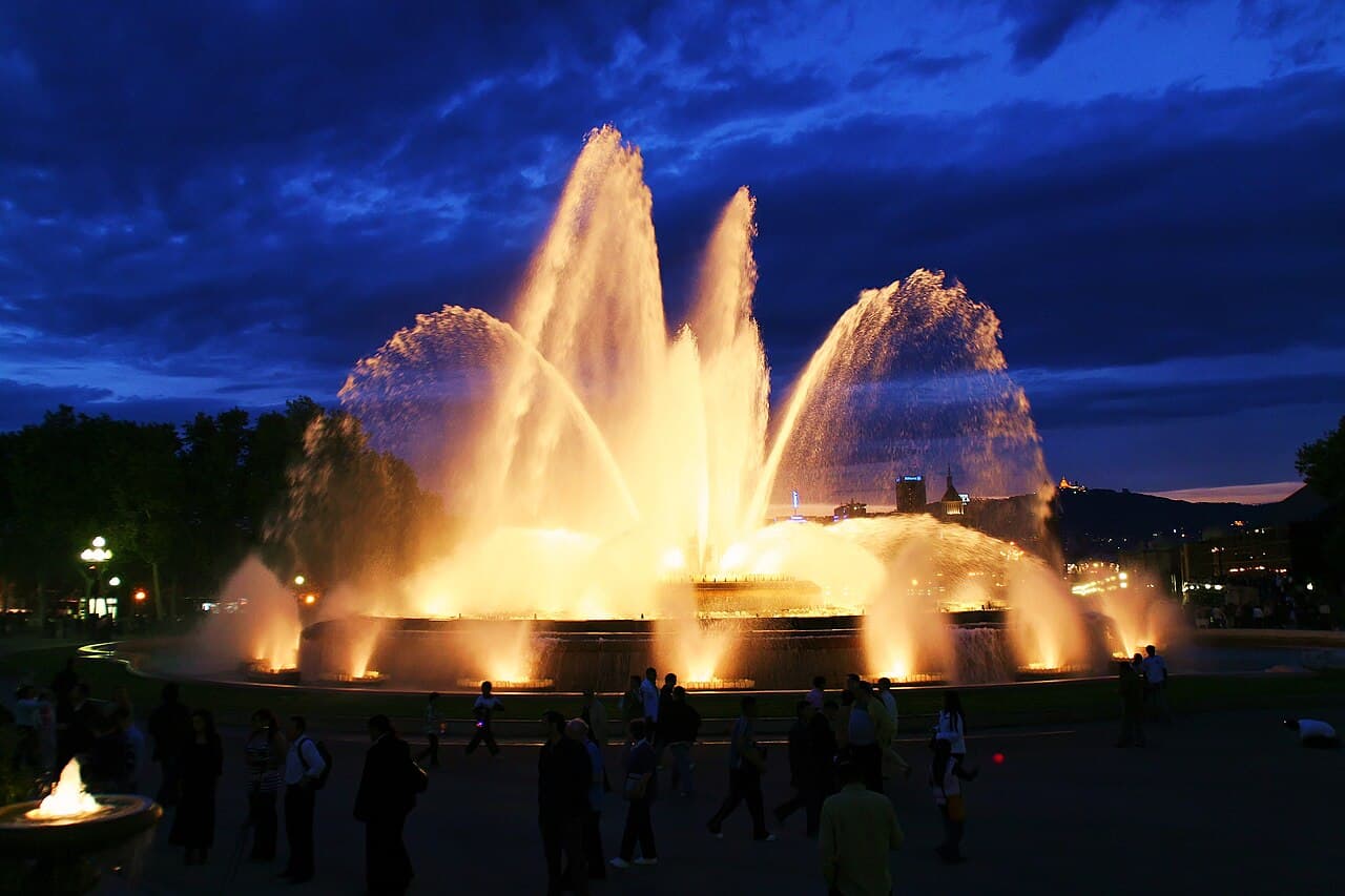 The Magic Fountain of Montjuïc lit up at night