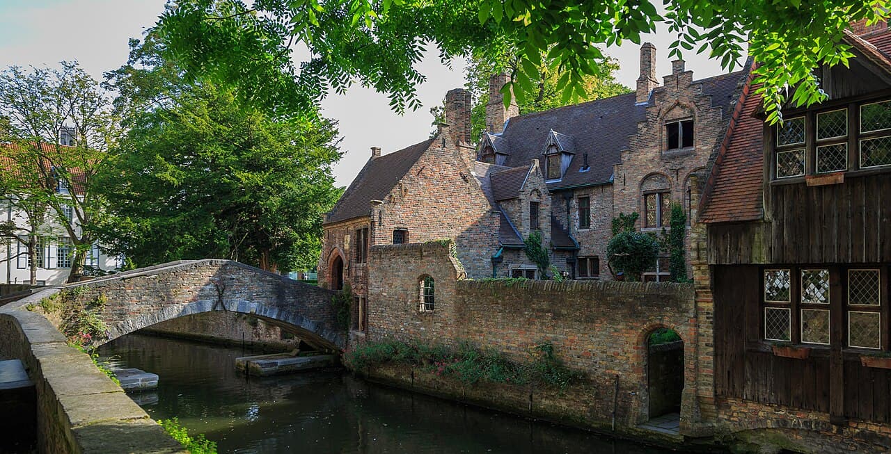The Bonifacius Bridge over a Bruges canal