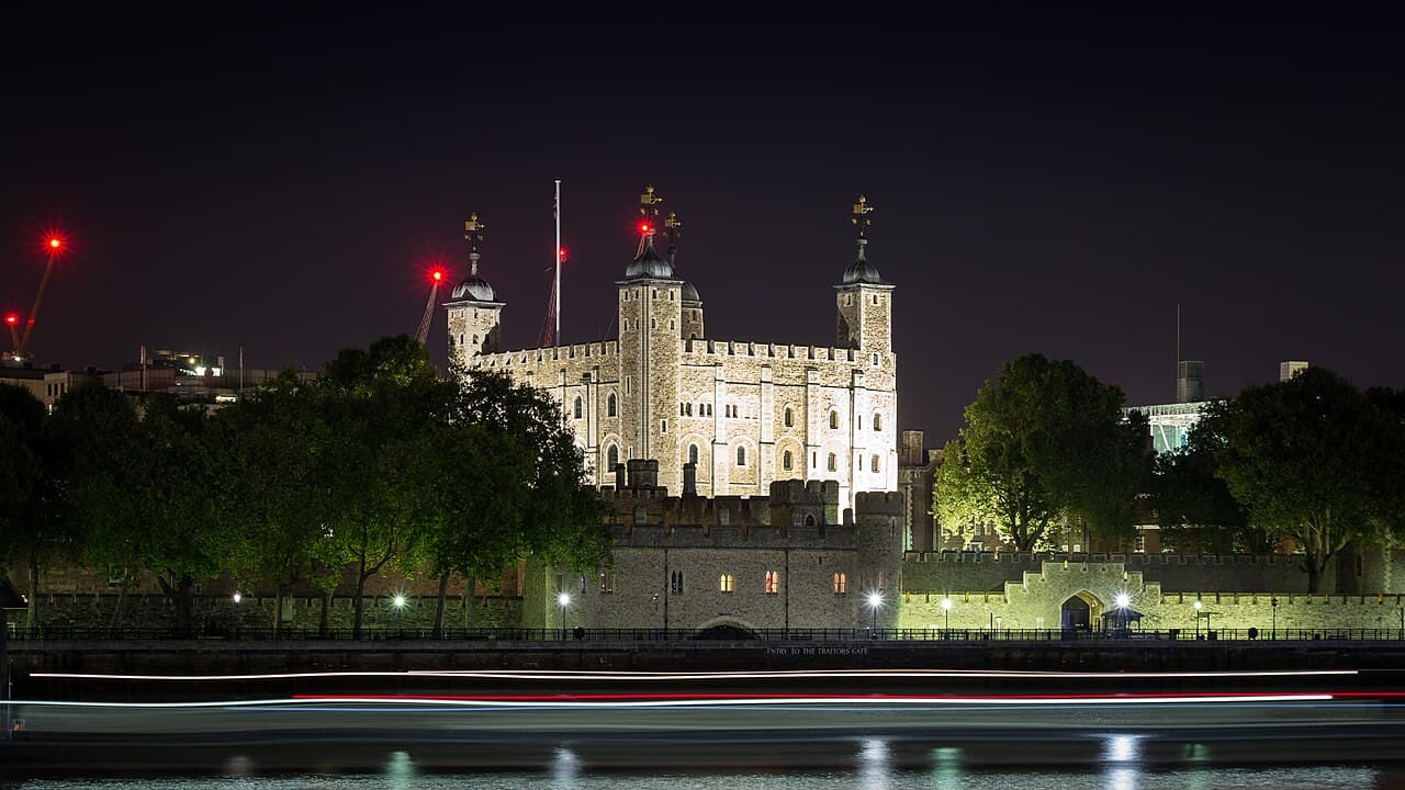 London — Capital — museums, markets, pubs