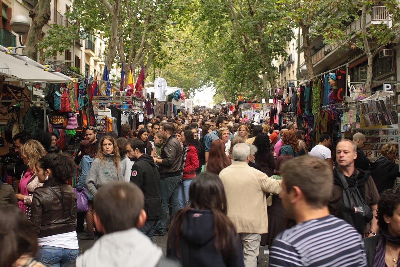 Stalls and crowds at the El Rastro flea market in Madrid