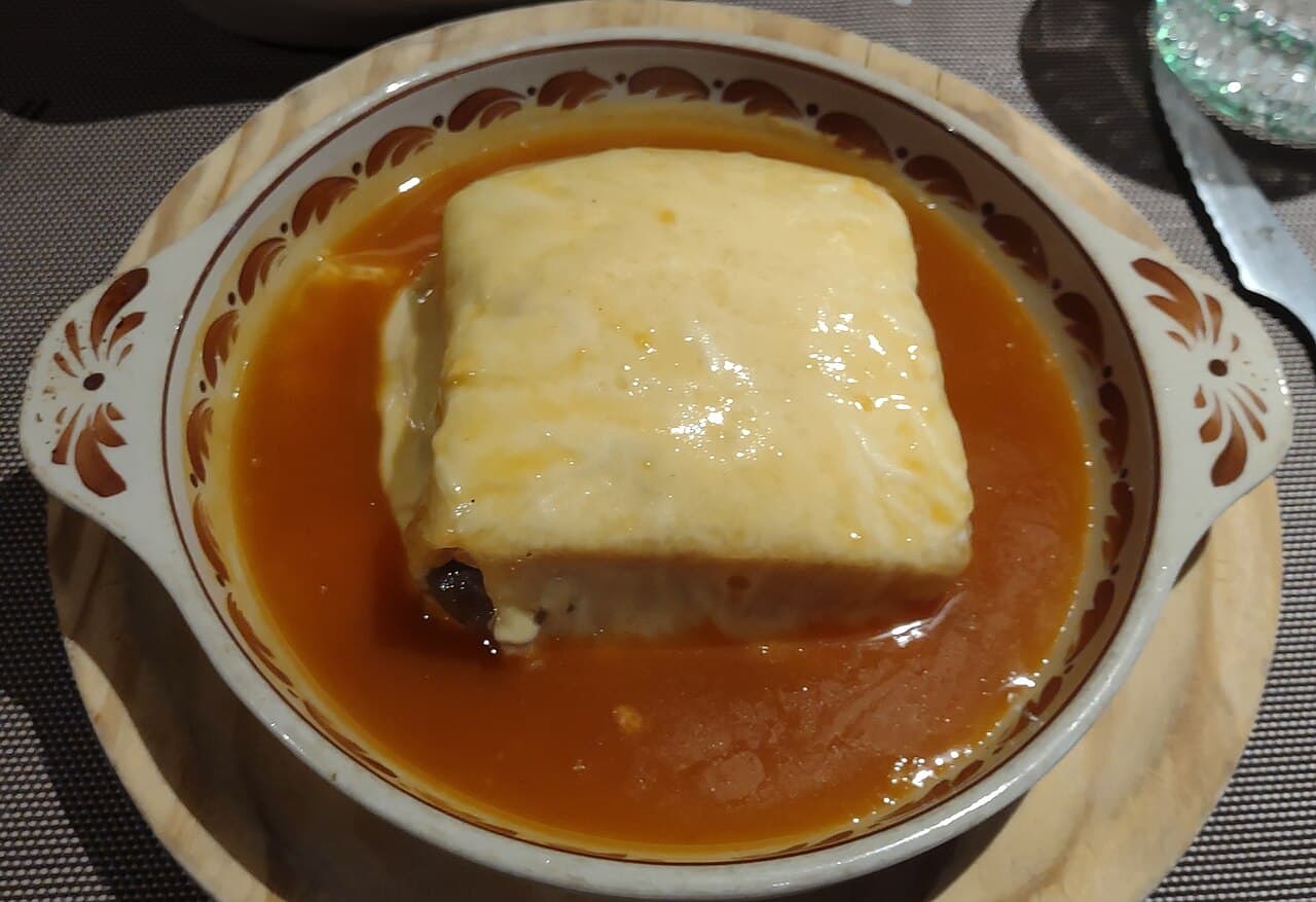 A francesinha, Porto's cheese-covered sandwich