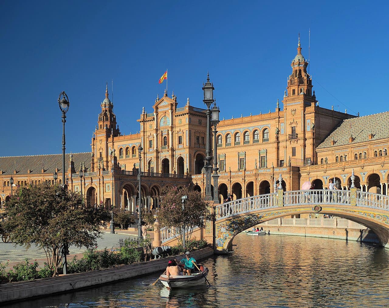 The tiled curve of Plaza de España in Seville