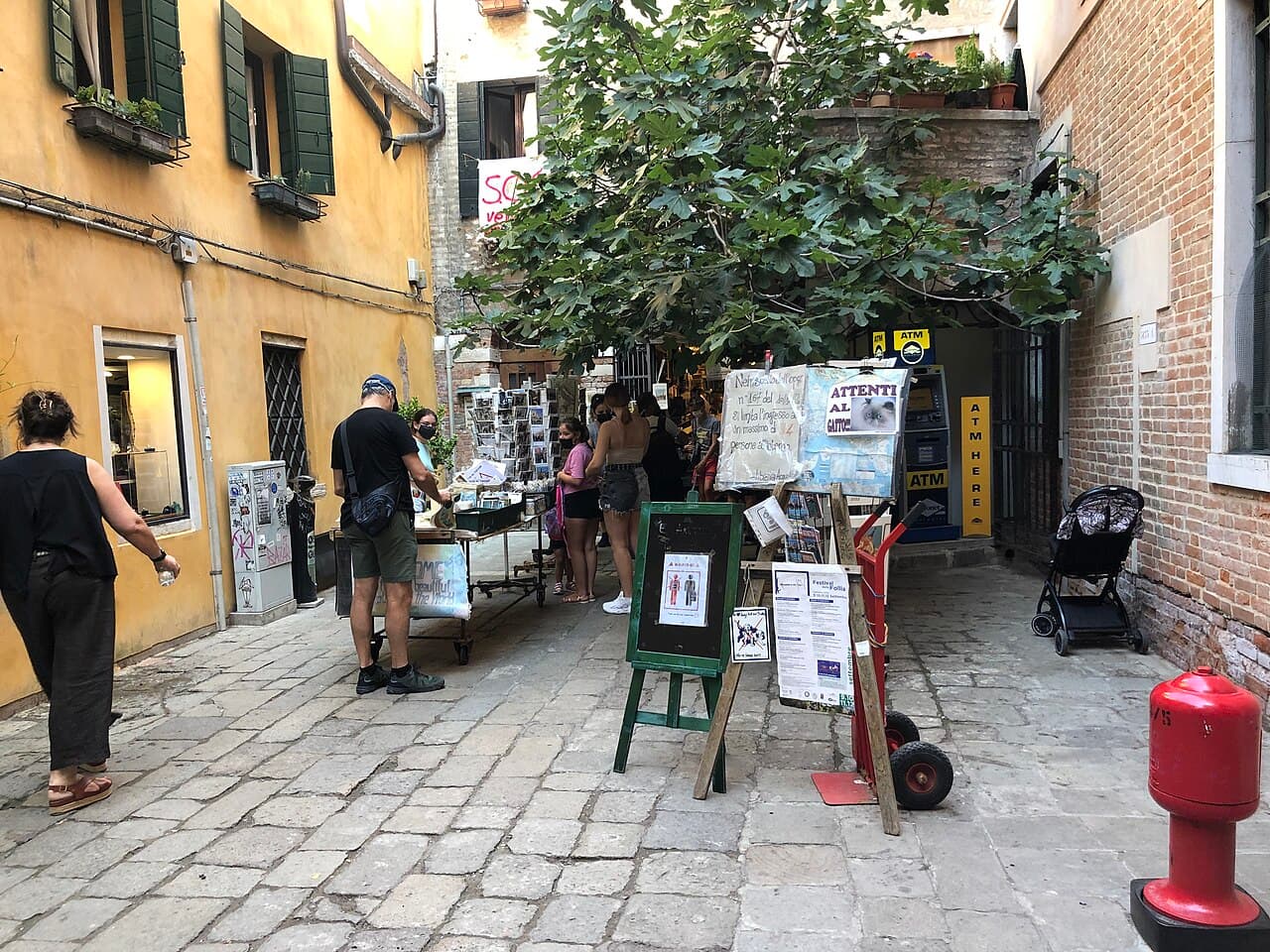 Books stored in a gondola at Libreria Acqua Alta, Venice