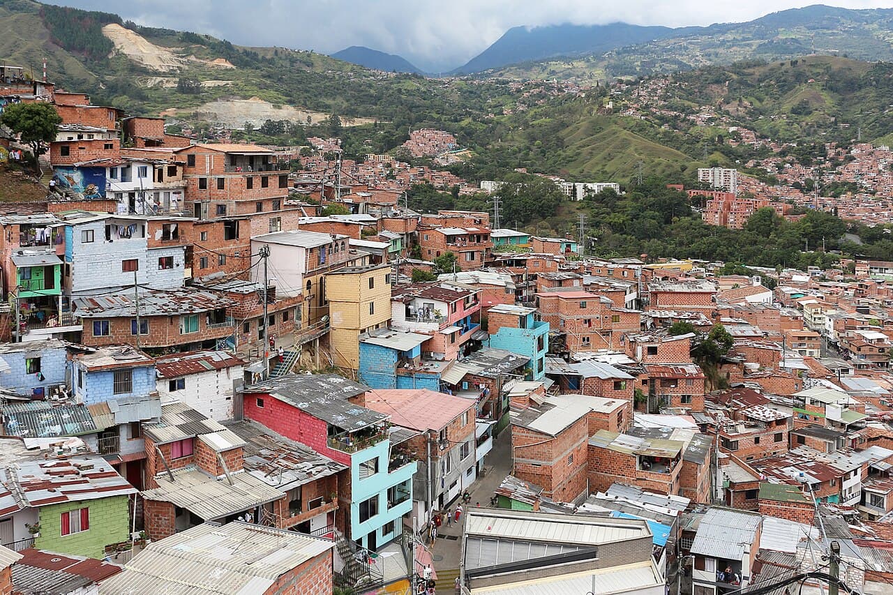 Streets of Comuna 13 & the west, Medellín