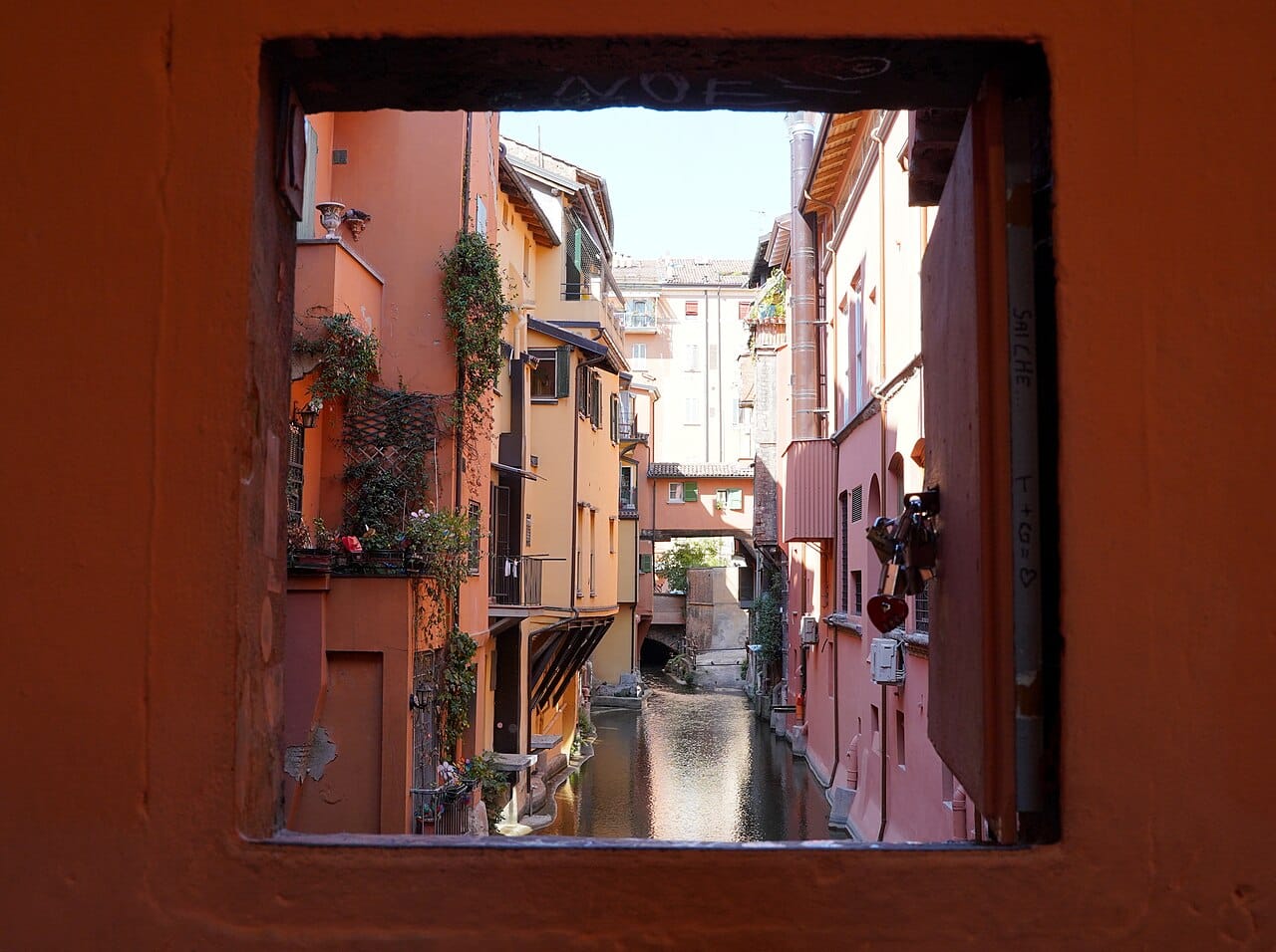 The canal window on Via Piella in Bologna