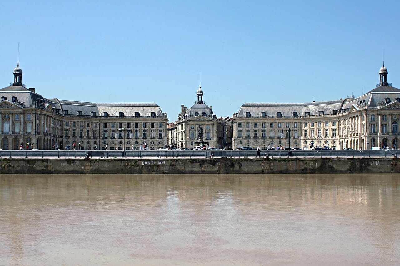 Place de la Bourse and the Garonne in Bordeaux