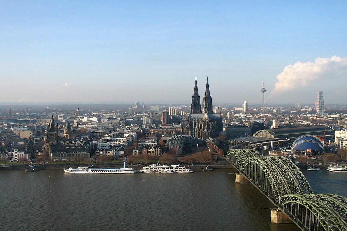 The view of Cologne Cathedral from the KölnTriangle
