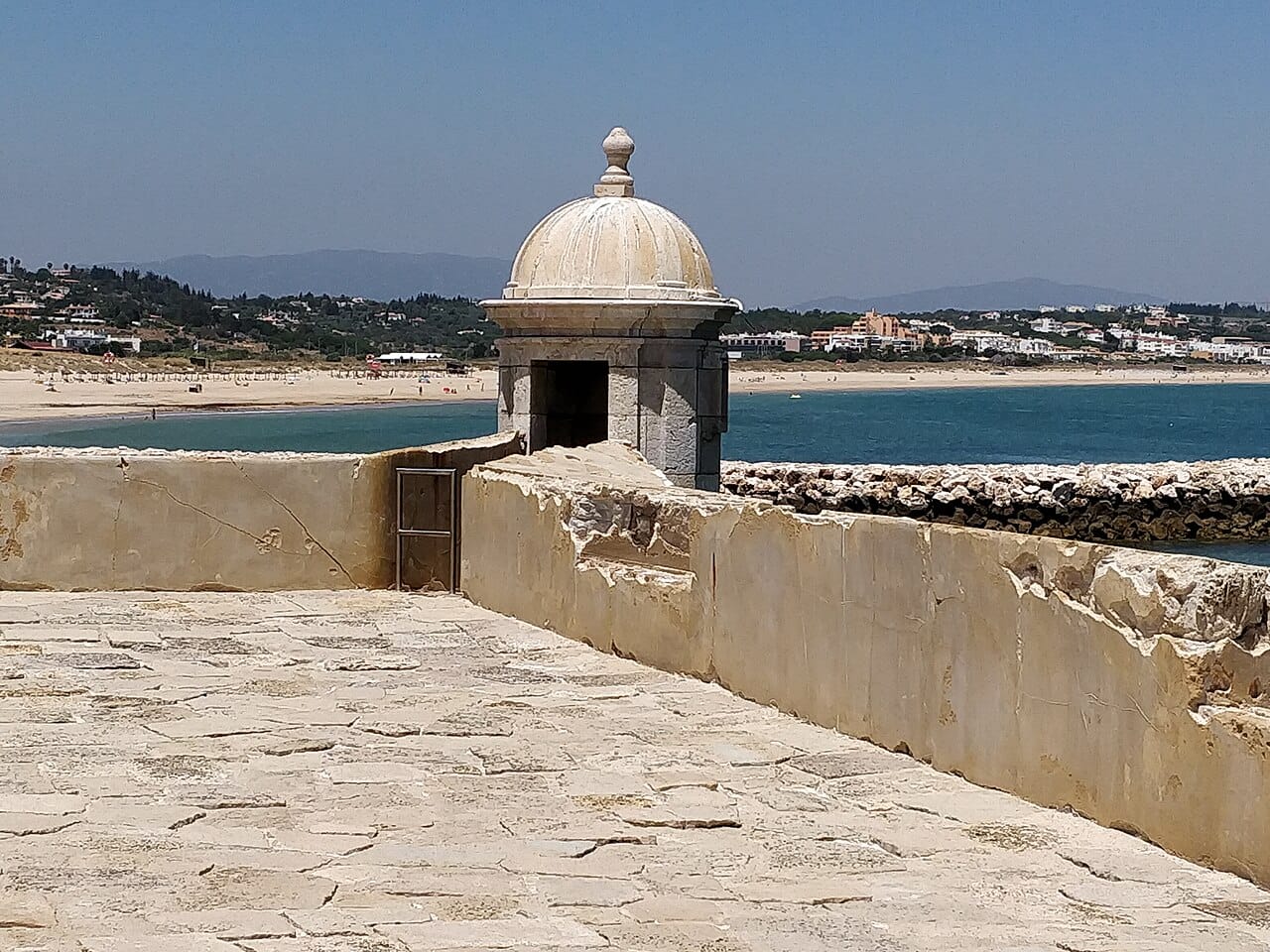 Ponta da Bandeira fort, Lagos