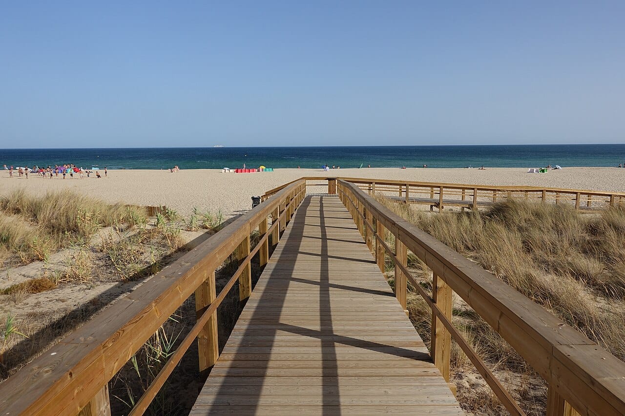 The long sands of Meia Praia, Lagos