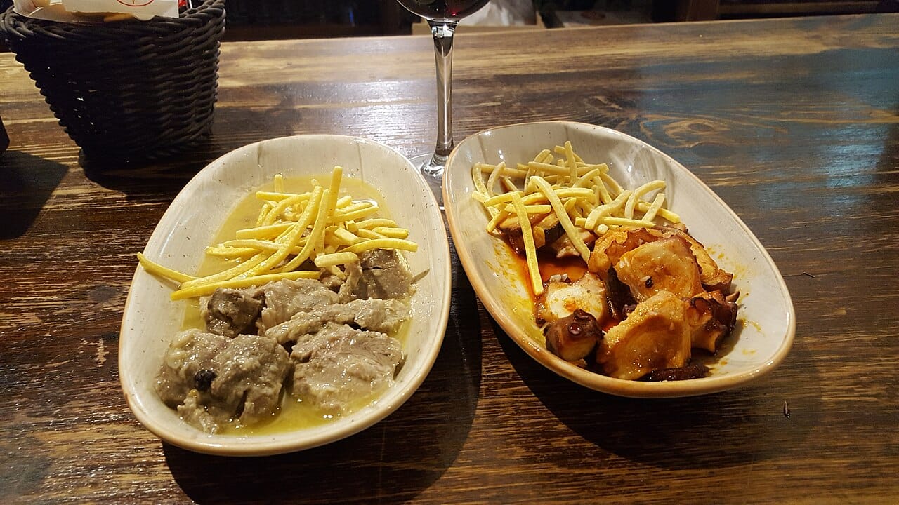 Tapas and Málaga wine