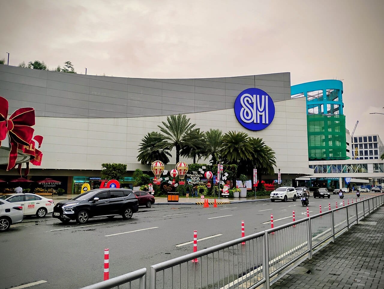 SM Mall of Asia and the bay Ferris wheel, Manila