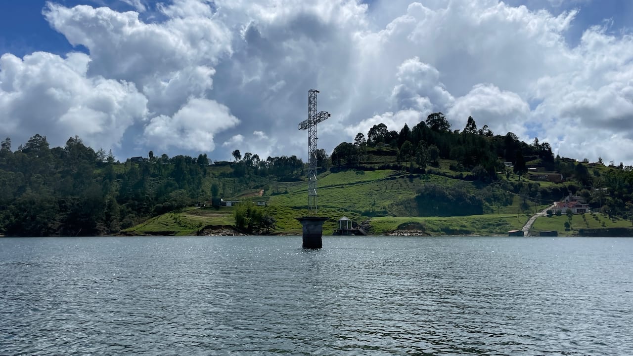 Guatapé and El Peñol rock, Medellín