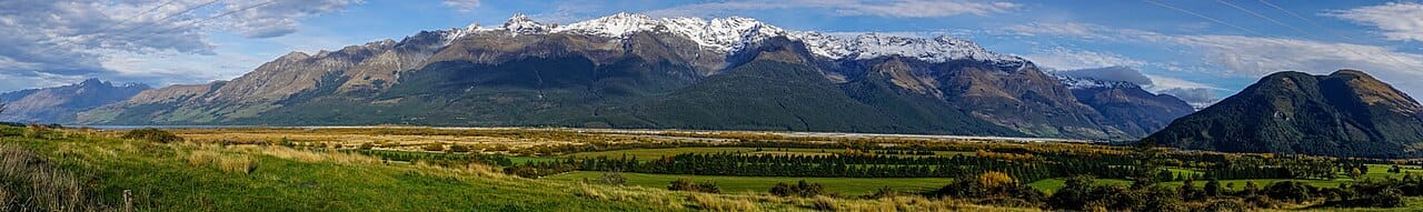 The road to Glenorchy near Queenstown