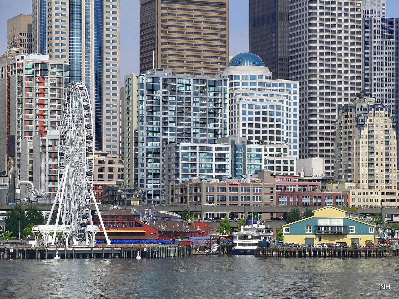 The Seattle waterfront and Great Wheel