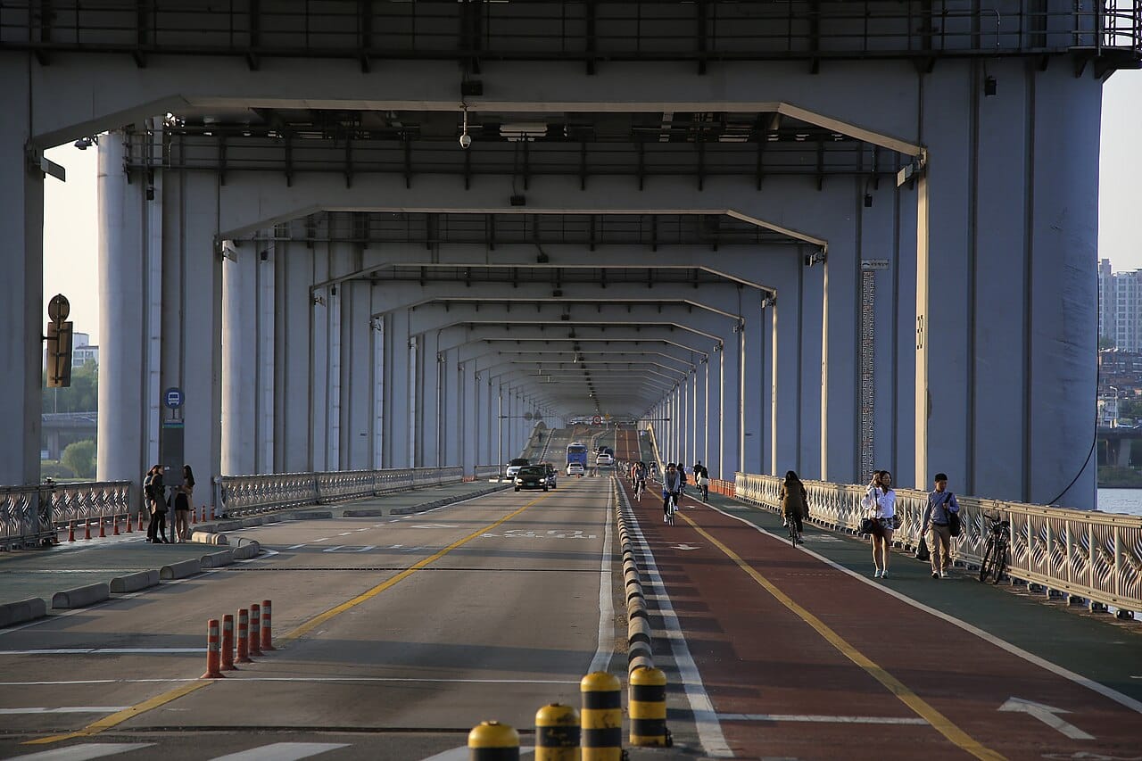 Han River park and Banpo Bridge, Seoul