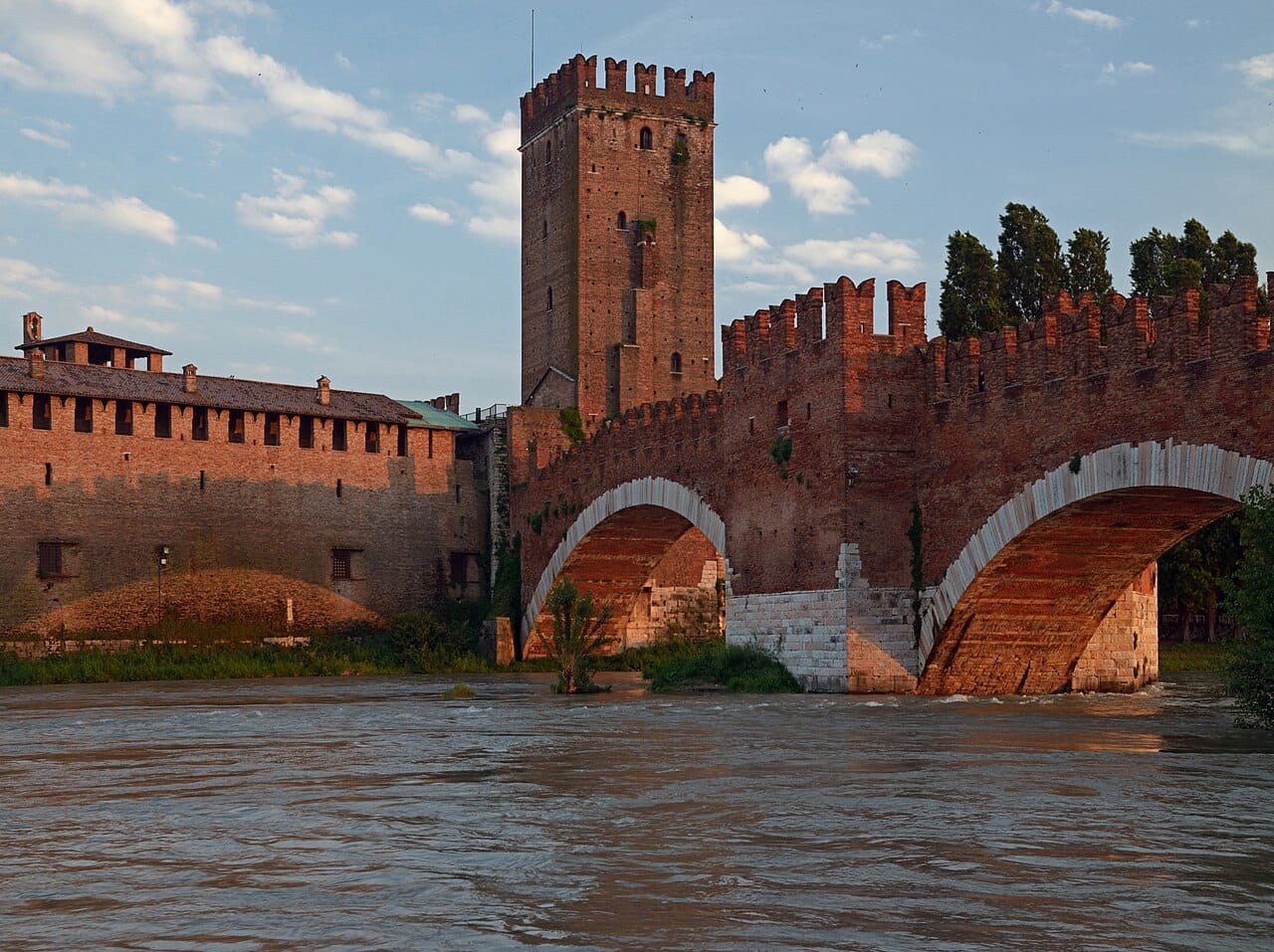 Streets of Castelvecchio & the river, Verona